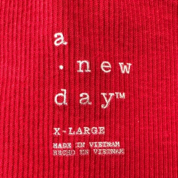 a new day Red Short Sleeve Women's Tee NWOT - Picture 8 of 8